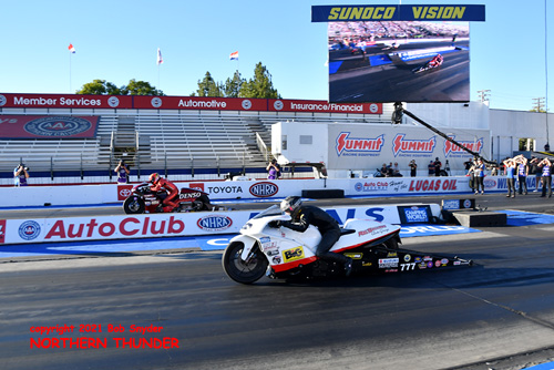 Karen Stoffer (near lane) vs Matt Smith 
(far lane)